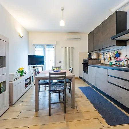 Apartment Chiaro House Colico