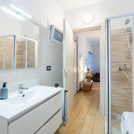 Apartment Chiaro House
